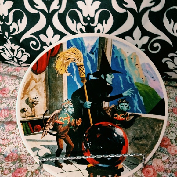 🌪️ Limited Edition Vintage Wizard of Oz Plate 🌪️ - Picture 4 of 7
